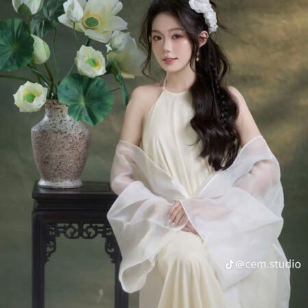 Cho Thuê Set Yếm Kem Kèm Khoác Voan Trắng