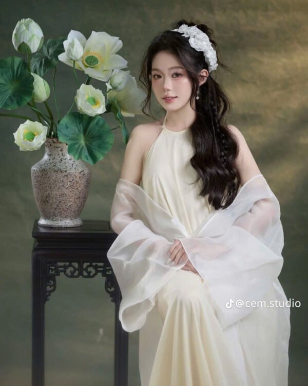Cho Thuê Set Yếm Kem Kèm Khoác Voan Trắng