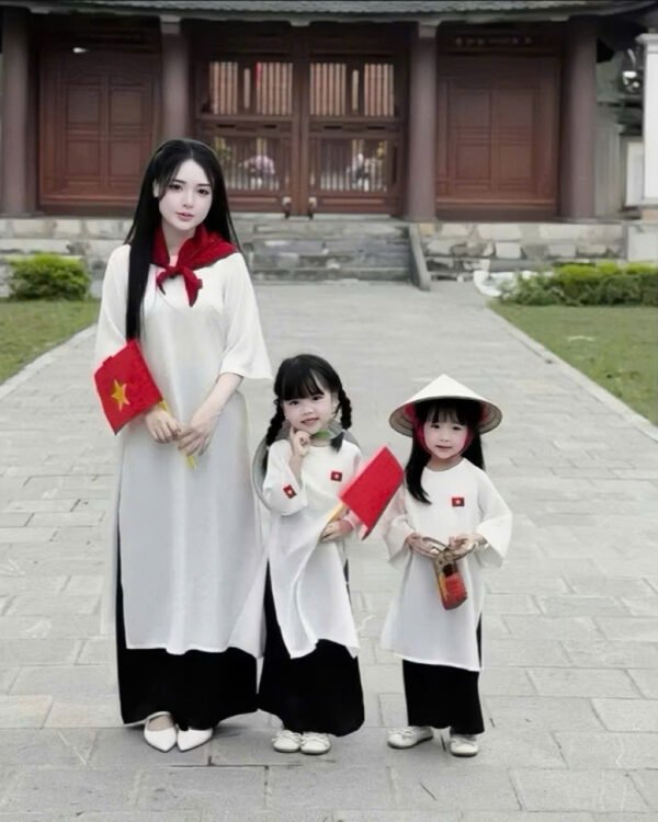 Cho Thuê Áo Dài Cổ Tròn Thêu Lá Cờ Trắng (Có Bigsize - Có Áo Dài Em Bé)