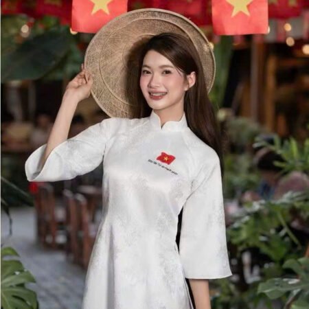 Cho Thuê Áo Dài Thêu Lá Cờ Độc Lập Tự Do Trắng (Có Bigsize)