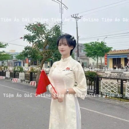 Cho Thuê Áo Dài Thêu Lá Cờ Độc Lập Tự Do Vàng Kem