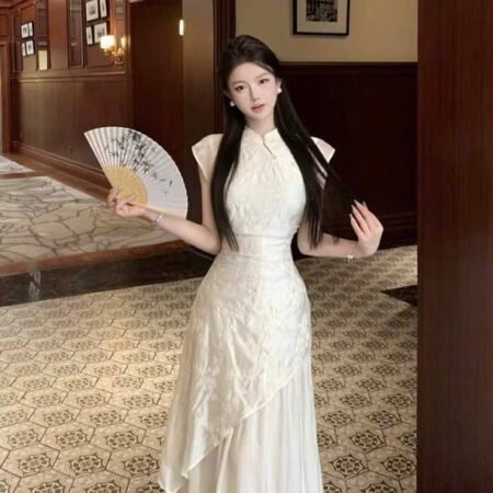 Cho Thuê Sườn Xám Cách Tân Vạt Chéo Kem
