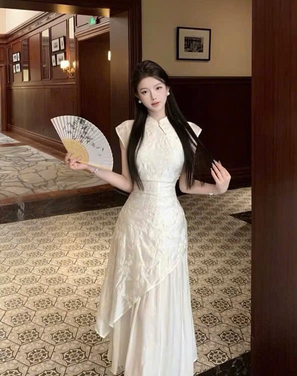 Cho Thuê Sườn Xám Cách Tân Vạt Chéo Kem