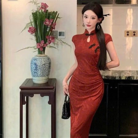 Cho Thuê Sườn Xám Hoa 3 Nút Tàu Đỏ