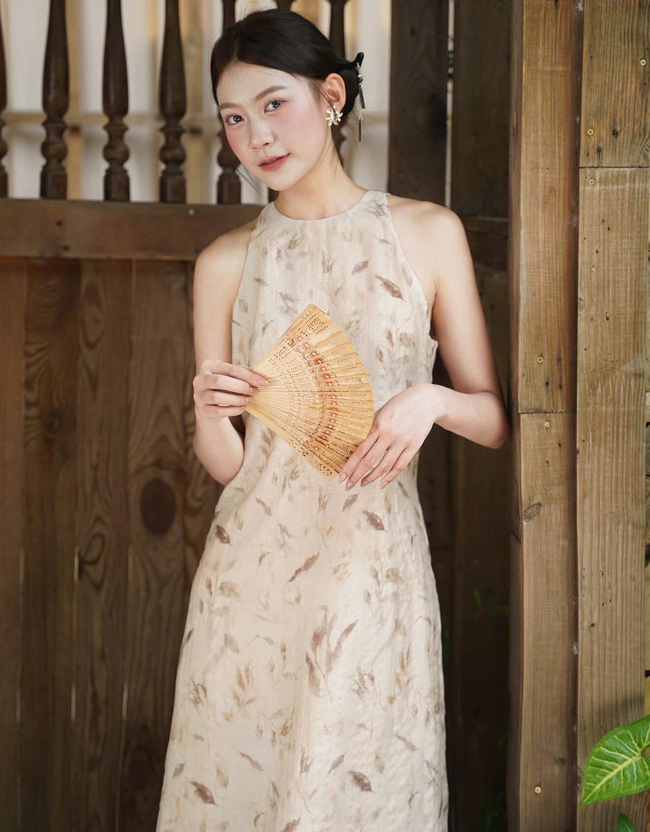 Cho Thuê Yếm Dài Đũi Thư Vỹ Cayleo Kem