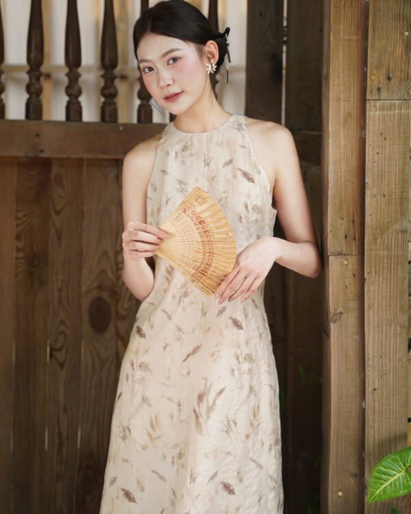 Cho Thuê Yếm Dài Đũi Thư Vỹ Cayleo Kem