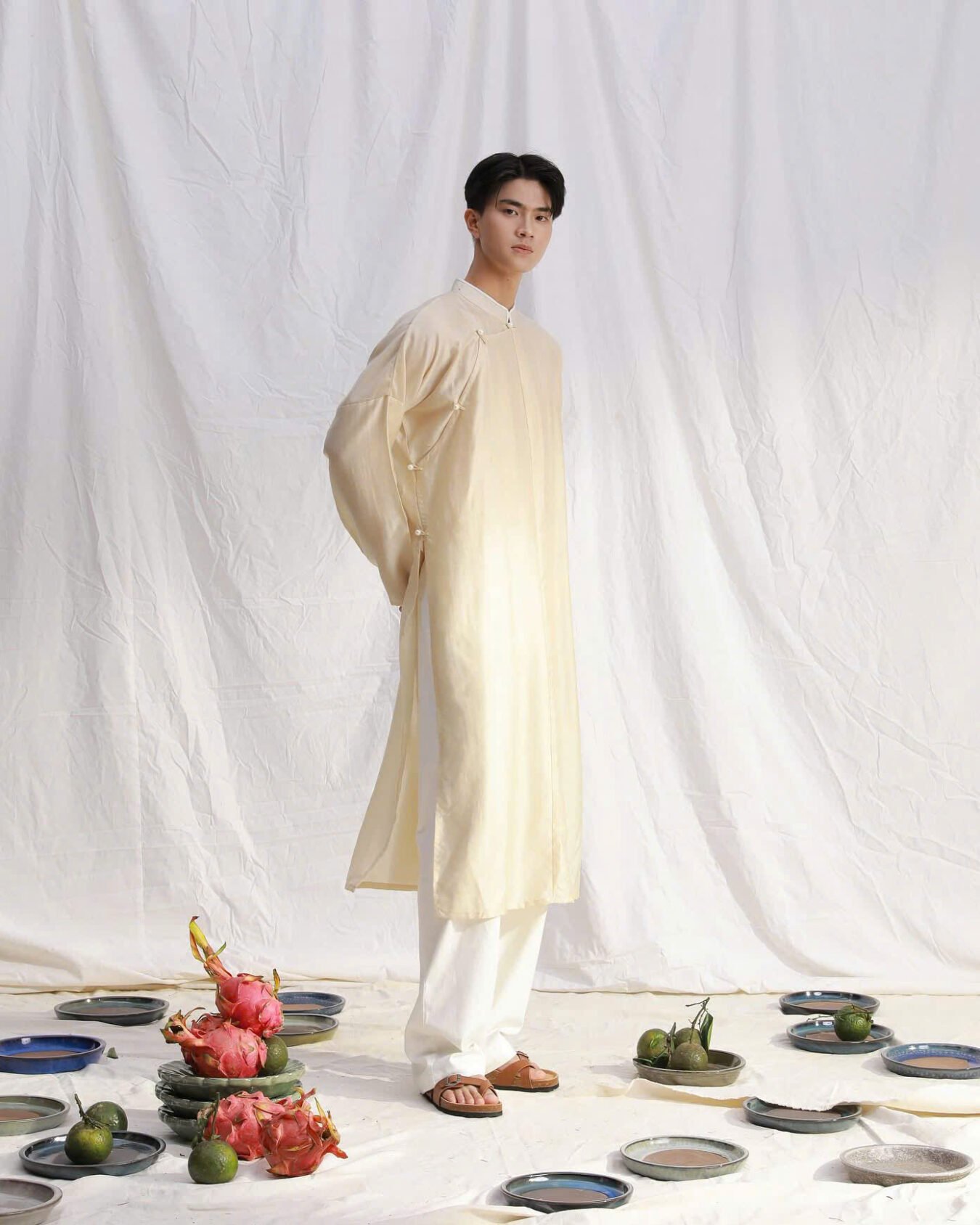 Cho Thuê Áo Dài Nam Ngũ Thân Linen Villa Wings Kem