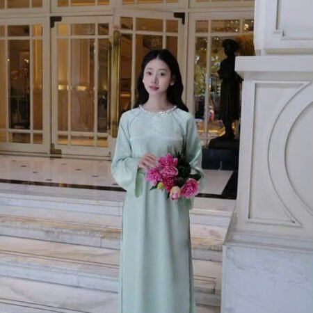 Cho Thuê Áo Dài Cổ Tròn Đính Đá Tâm Giao Xanh Ngọc