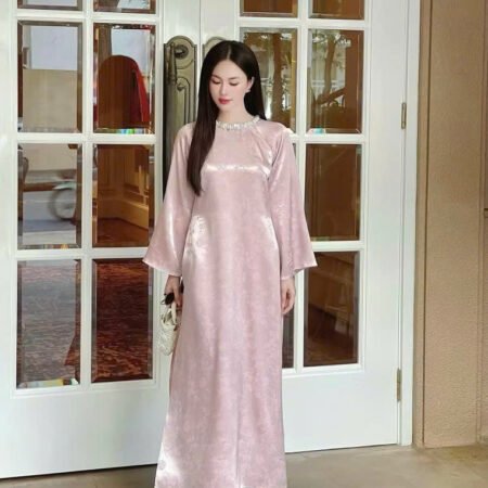 Cho Thuê Áo Dài Cổ Tròn Đính Đá Tâm Giao Hồng