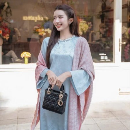 Cho Thuê Áo Dài Cổ Tròn Đính Đá Tâm Giao Xanh Dương