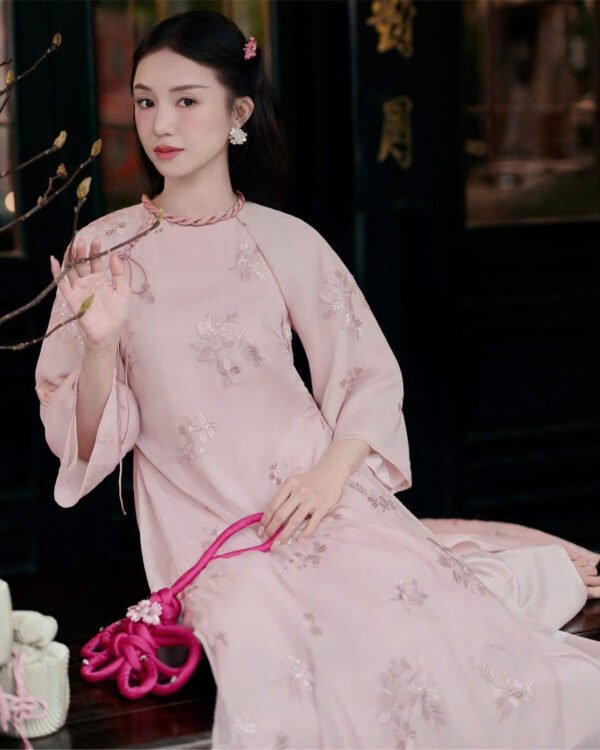 Cho Thuê Áo Dài Hoa Nổi Viền Cổ Sam Hồng
