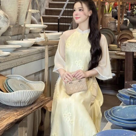 Cho Thuê Áo Dài Tơ Thêu Mỹ Hoa Vàng Kem