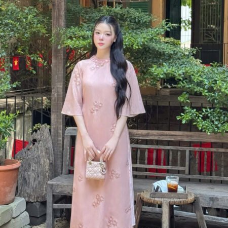 Cho Thuê Áo Dài Thêu Hoa Cổ Xếp Thi Nhã Hồng