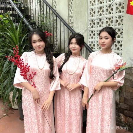 Cho Thuê Áo Dài Hoa To Viền Cổ Hồng (Bưng Quả)