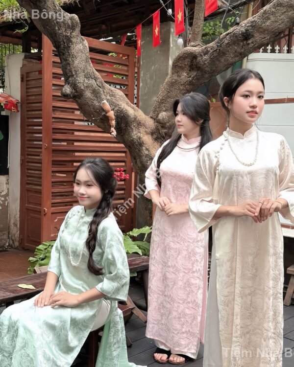 Cho Thuê Áo Dài Tây Thi Hoa Văn Vàng Kem (Bưng Quả)
