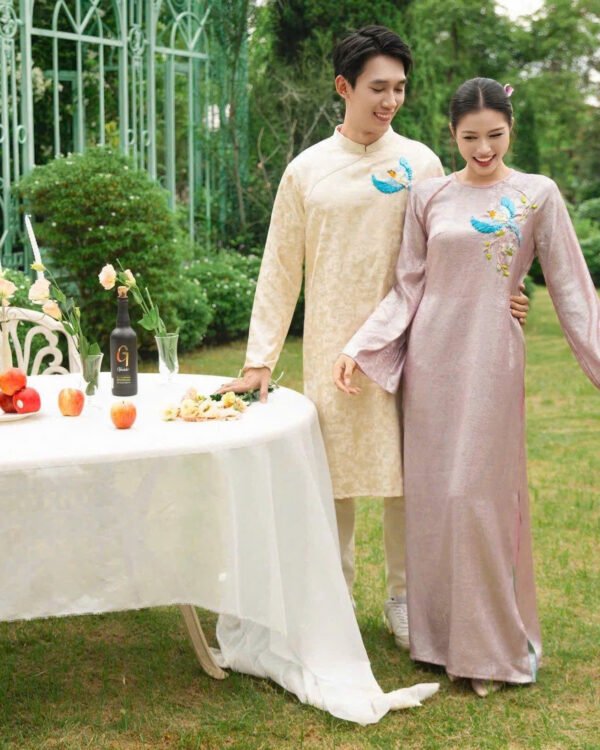 Cho Thuê Áo Dài Nam Vân Nổi Thêu Chim Sẻ Vàng Kem