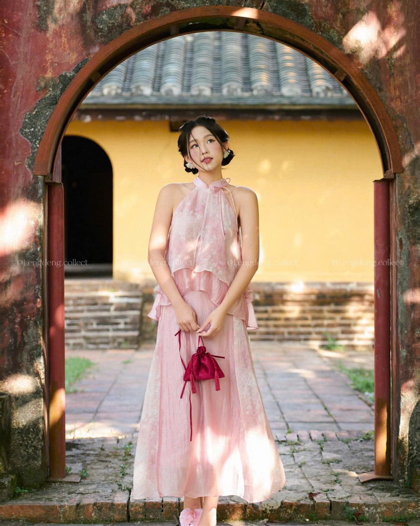 Cho Thuê Yếm Lèng Dèng Lụa Hồng