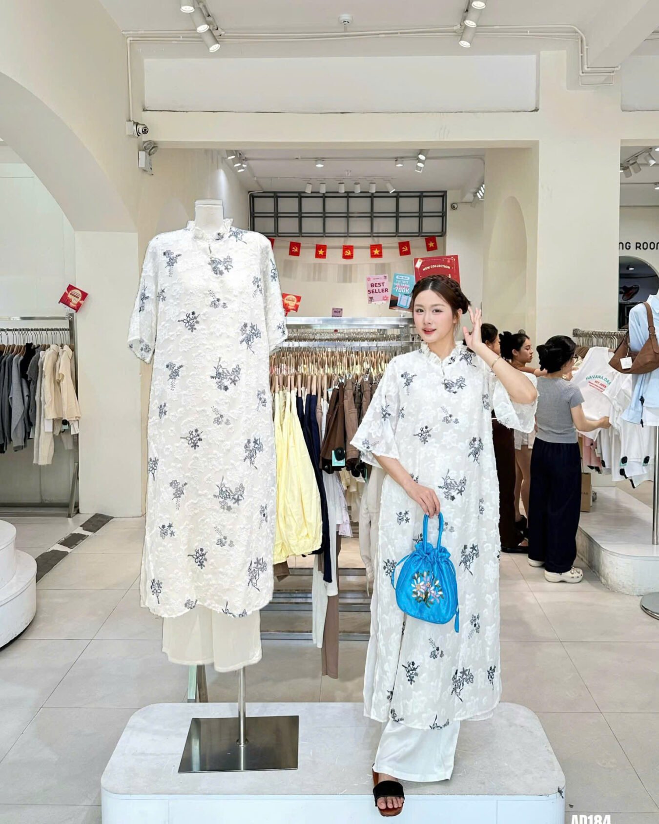 Cho Thuê Áo Dài Cổ Bèo Giai Thi HVN Kem