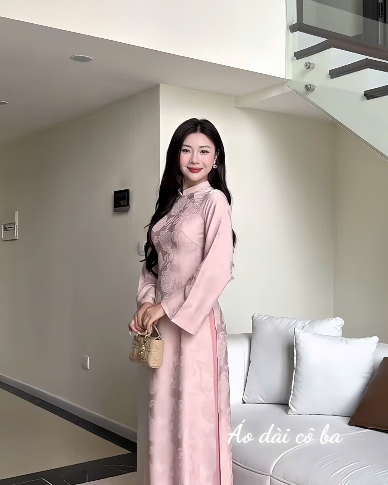 Cho Thuê Áo Dài Nữ Tiểu Vũ Tay Loe Hồng