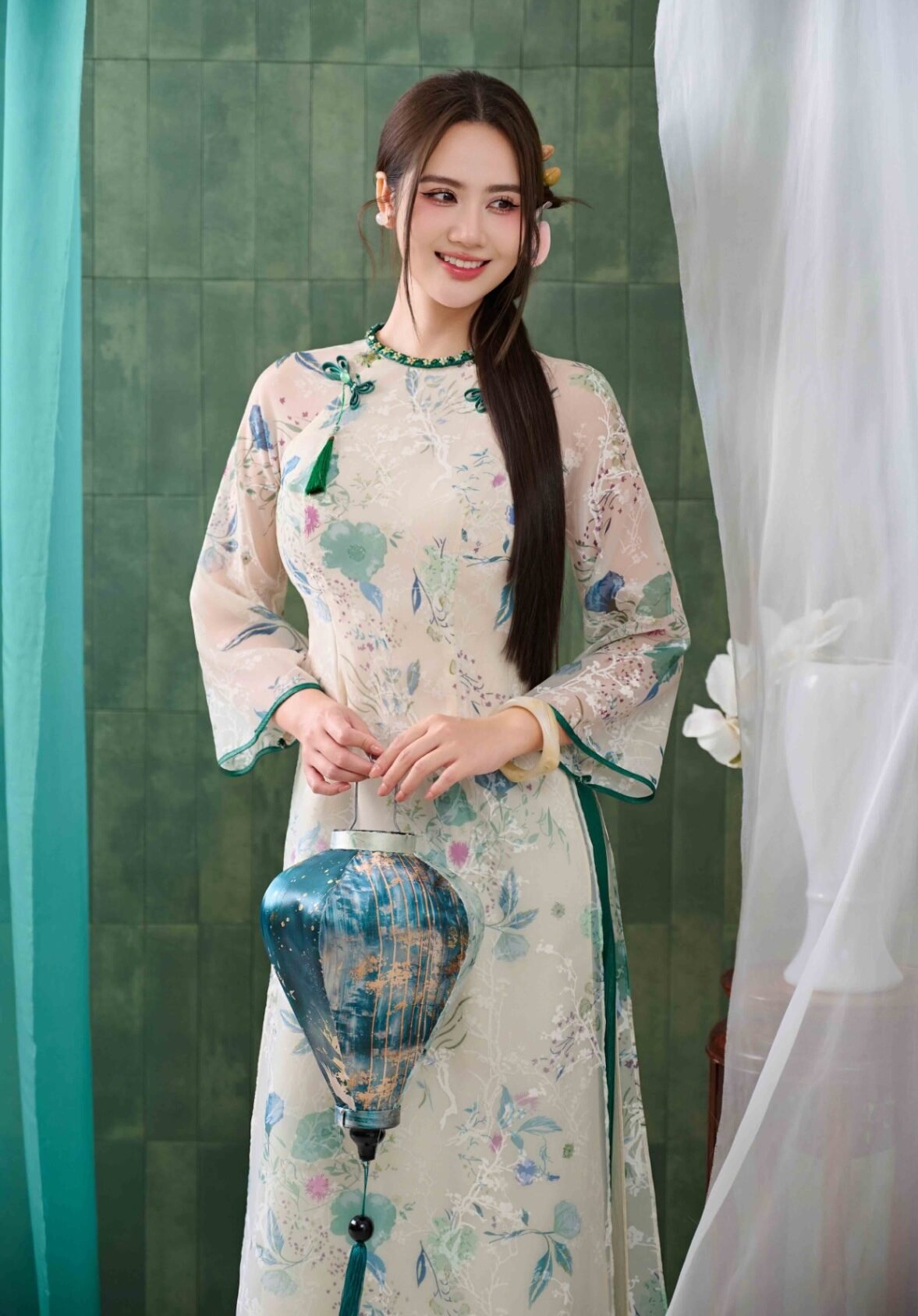 Thuê Áo Dài Nữ Trắng Viền Xanh 4 Tà Orchid (Có Bigsize)