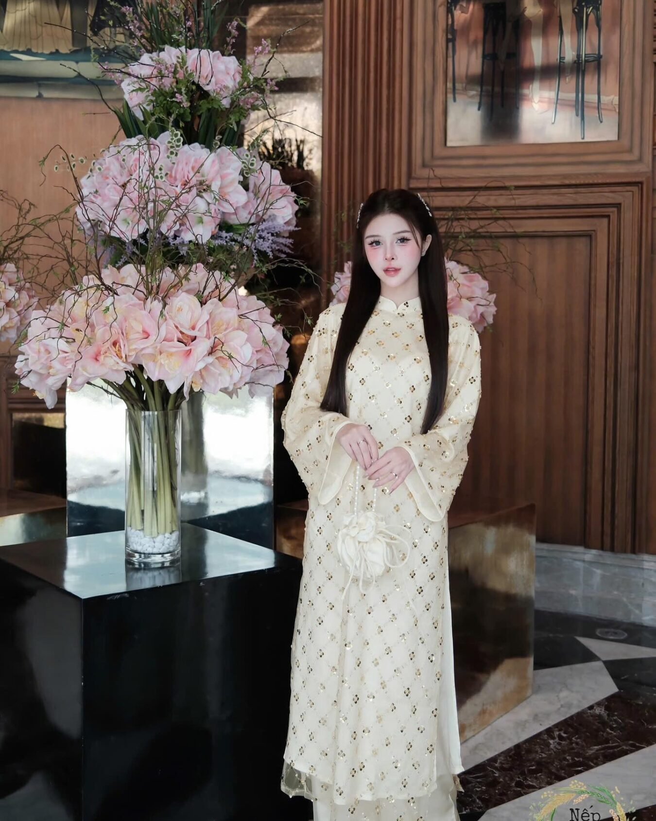 Thuê Áo Dài Nữ Vàng Nhạt Cổ Trụ Kim Sa (Có Bigsize)