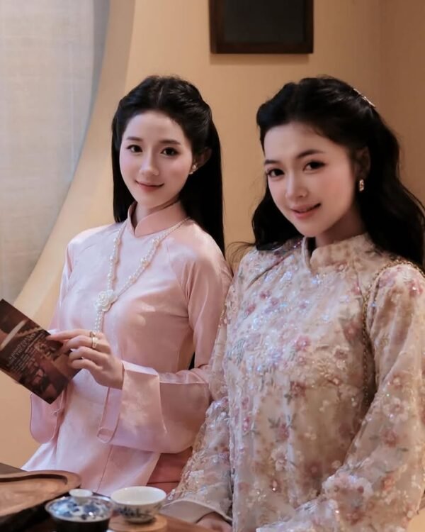 Thuê Áo Dài Nữ Kim Sa Chi Hoa Sang Trọng