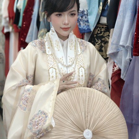 Cho Thuê Nhật Bình Nữ Voan Vàng Đính Hột Xoàn