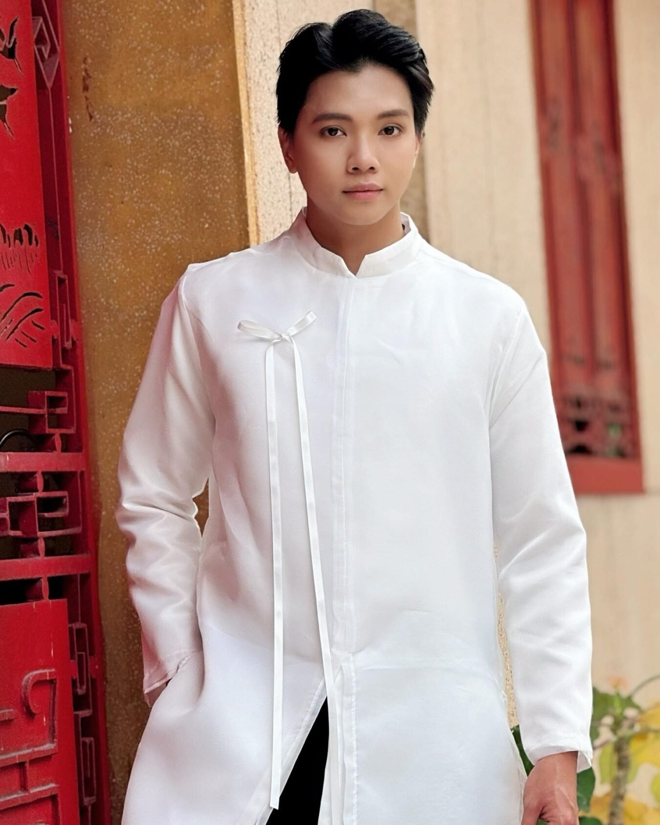 Cho Thuê Áo Dài Trắng Voan Xẻ Tà Thắt Nơ