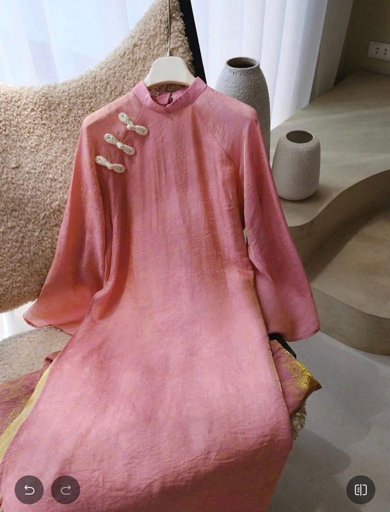 Cho Thuê Áo Dài Nữ Hồng Cổ Trụ 3 Khảm Vân Yên (Có Bigsize)