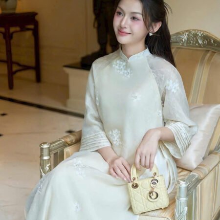 Cho Thuê Áo Dài Nữ Kem Cổ Trụ Thêu Hoa Cúc (Có Bigsize)