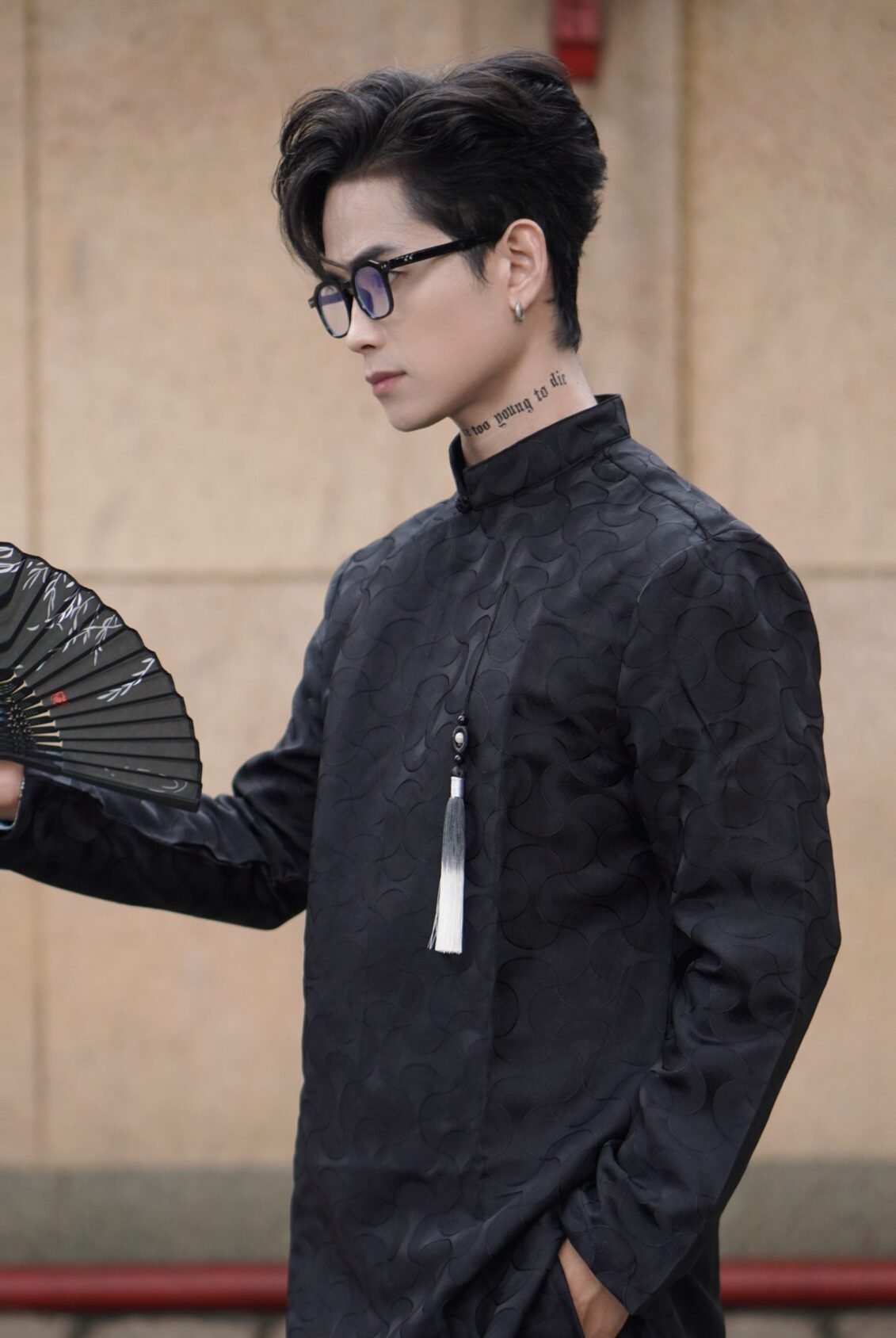 Cho Thuê Áo Dài Nam Đen Hoạ Tiết Gấm Sóng Silas Studio (Có Bigsize)
