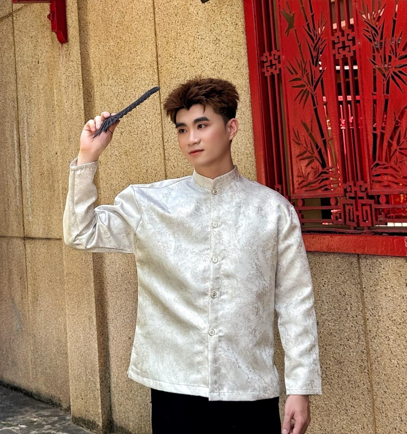 Cho Thuê Áo Dài Nam Trắng Thêu Hoa
