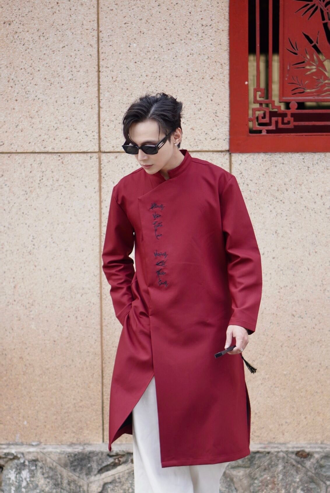 Cho Thuê Áo Dài Đỏ Thêu Thư Pháp Silas (Có Bigsize)