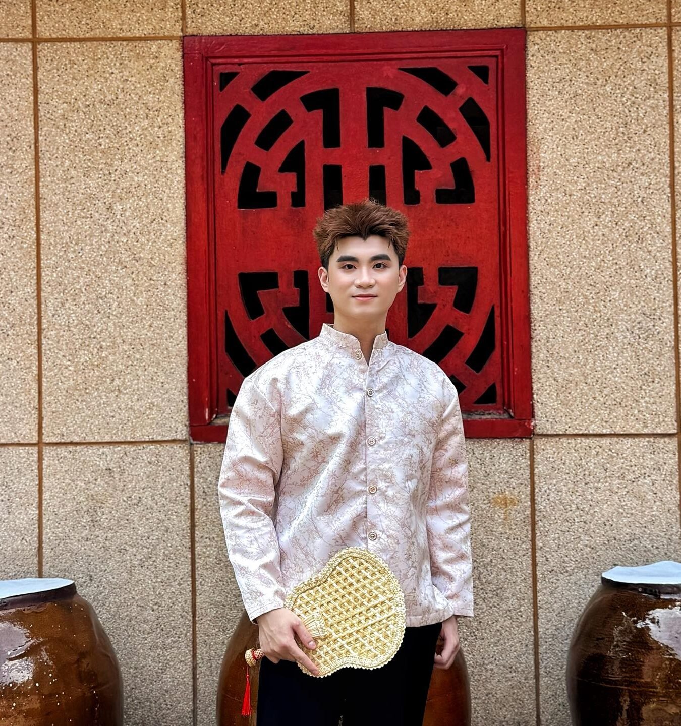 Cho Thuê Áo Dài Nam Hồng Thêu Hoa
