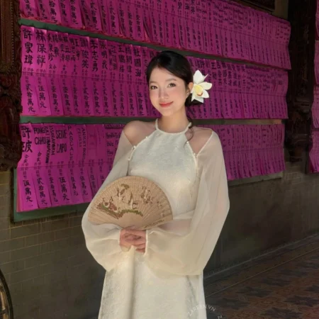 Cho Thuê Áo Dài Trắng Cổ Yếm Khoác Voan