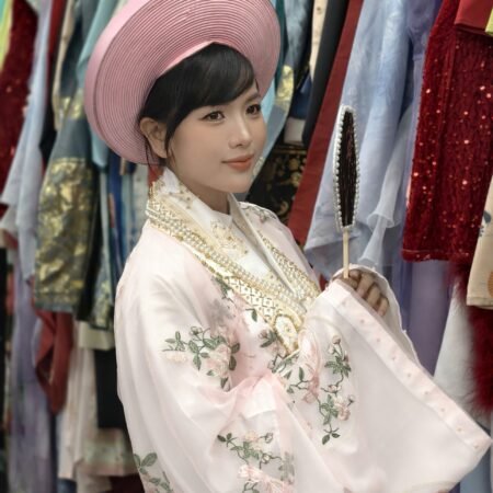 Cho Thuê Nhật Bình Nữ Voan Hồng Đính Hột Xoàn