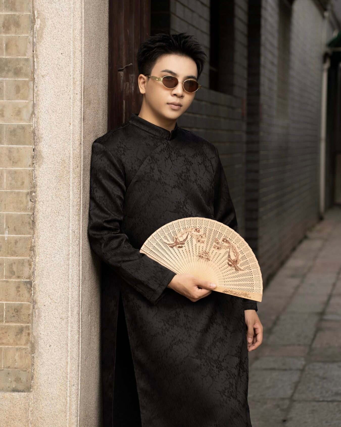 Cho Thuê Áo Dài Nam Đen Gấm Cành Đào Jacob Studio