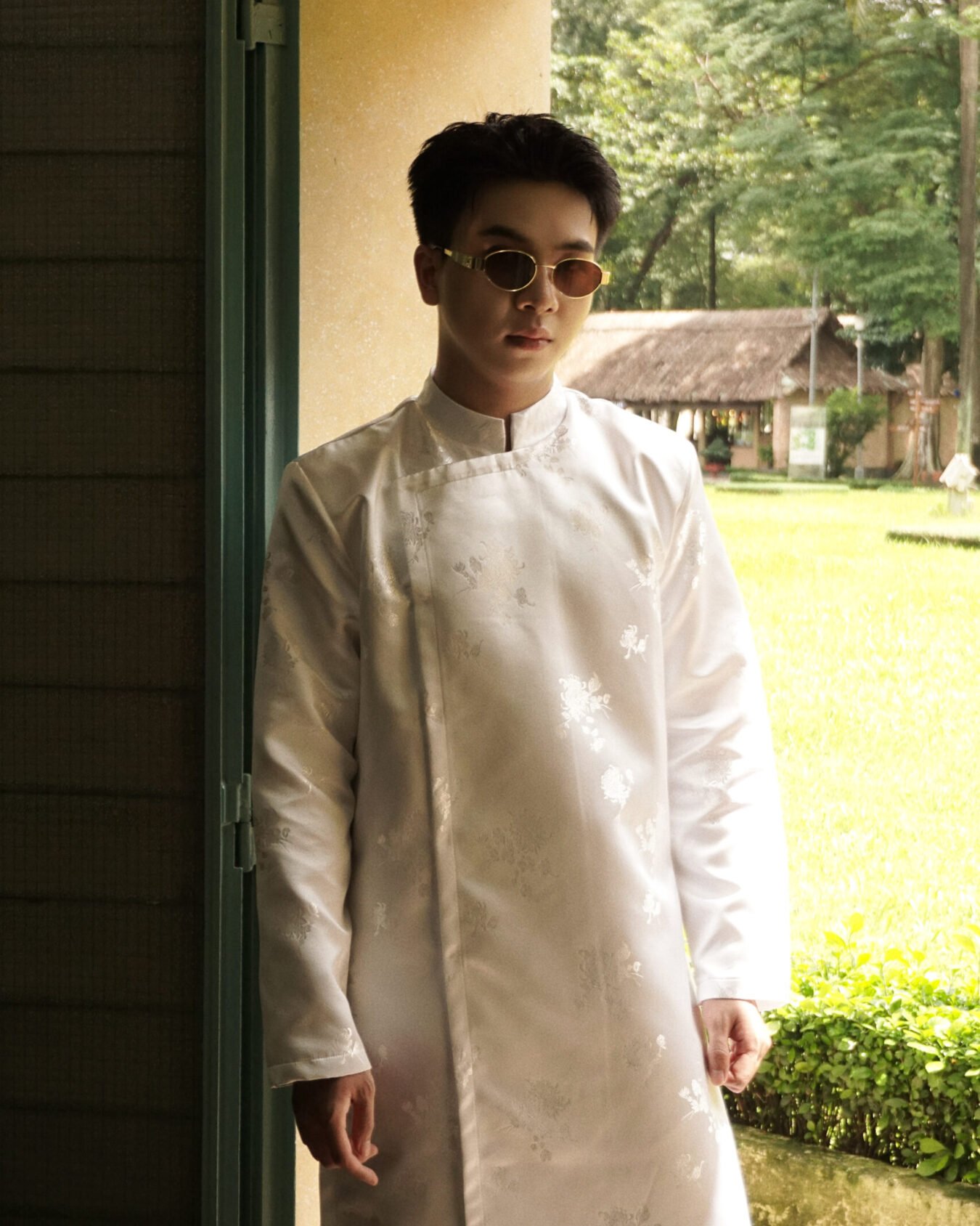 Cho Thuê Áo Dài Nam Trắng Cúc Đại Đoá Jacob Studio