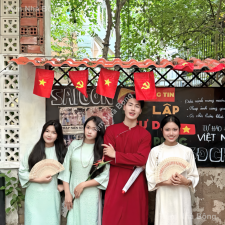 Cho Thuê Áo Dài Xanh Ngọc Hoa Chìm Viền Cổ (Bưng Quả)