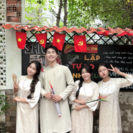 Cho Thuê Áo Dài Kem Gấm 3 Nút (Bưng Quả)