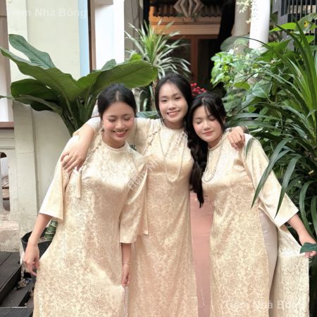 Cho Thuê Áo Dài Kem Hoa Nhỏ Viền Cổ (Bưng Quả)