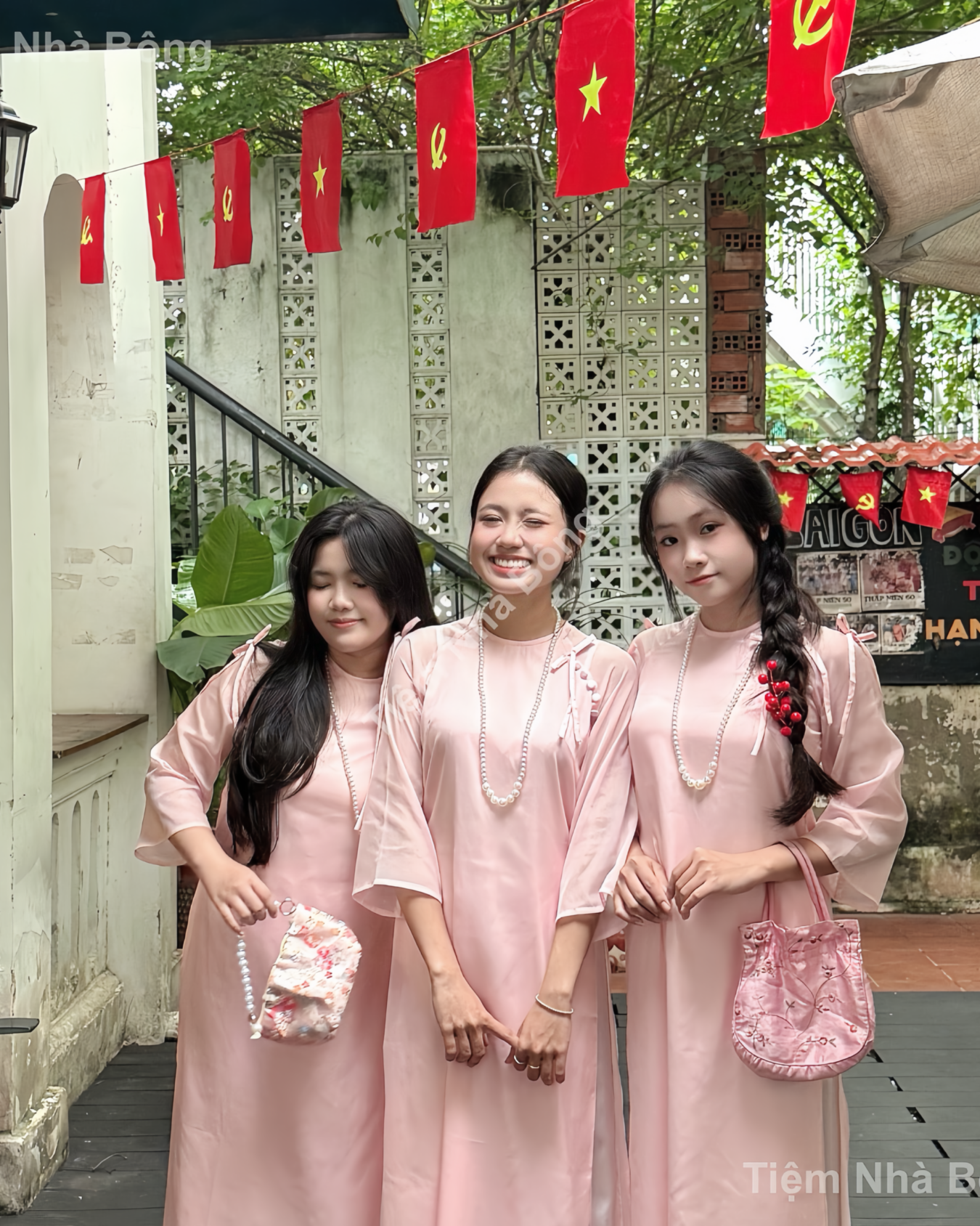 Cho Thuê Áo Dài Hồng Nơ Trơn Cổ Tròn (Bưng Quả)
