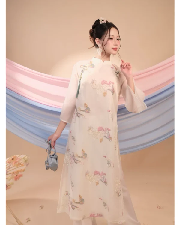 Cho Thuê Áo Dài Nữ Trắng Voan Tơ 4 Tà Thêu Bướm