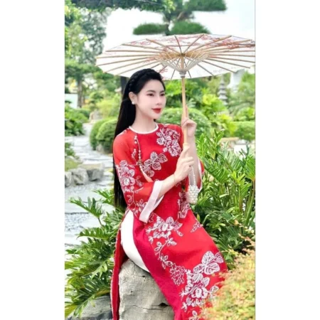 Cho Thuê Áo Dài Đỏ Cổ Tròn Thêu Hoa Trắng