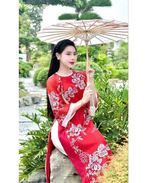 Cho Thuê Áo Dài Đỏ Cổ Tròn Thêu Hoa Trắng