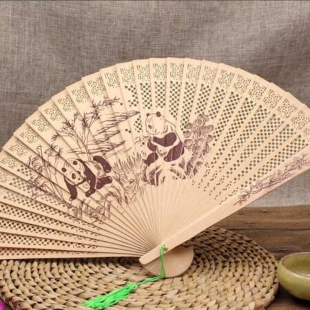 Cho Thuê Quạt Gỗ Hoạ Tiết Gấu Trúc