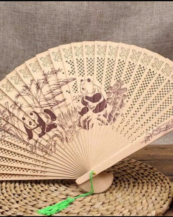 Cho Thuê Quạt Gỗ Hoạ Tiết Gấu Trúc