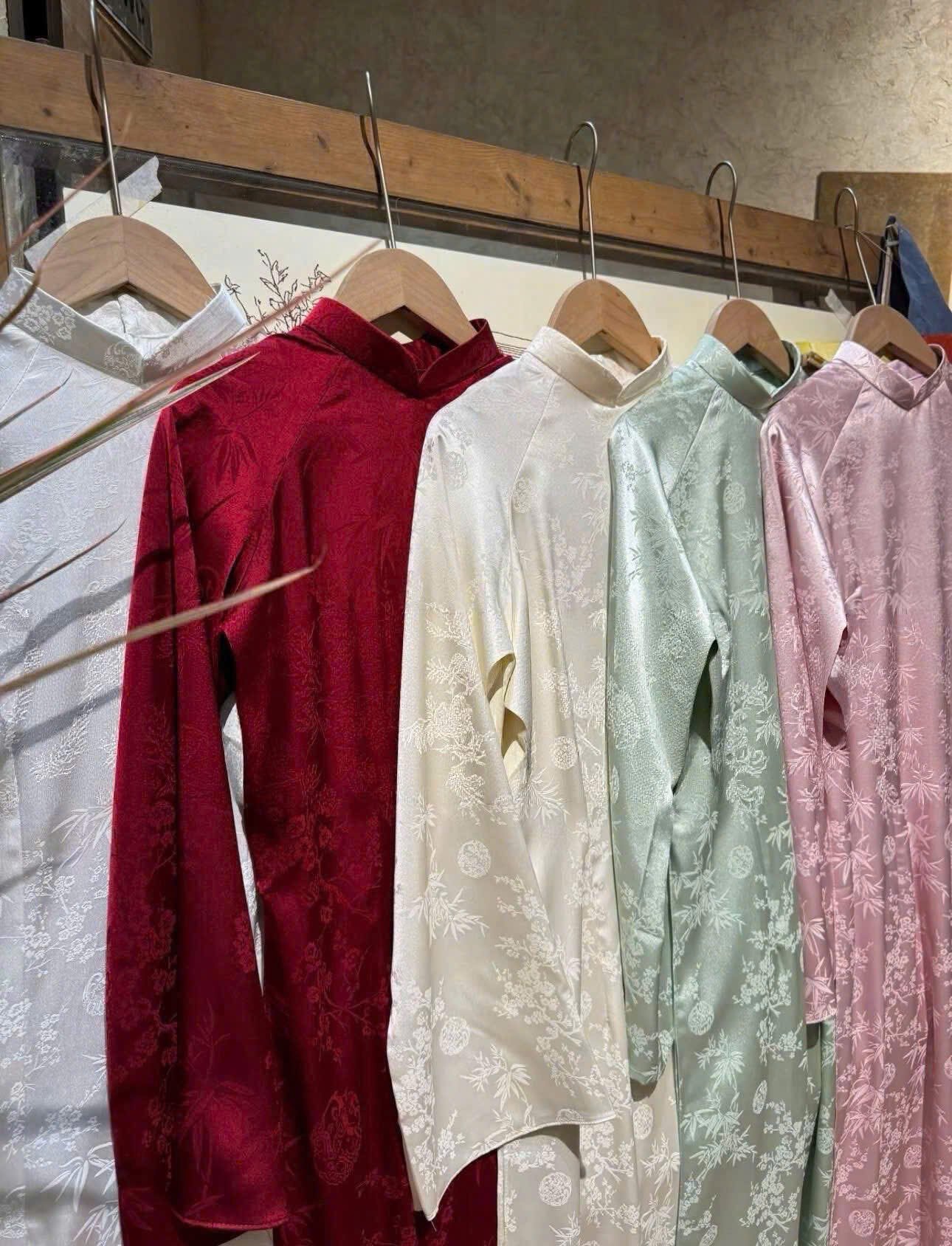 Cho Thuê Áo Dài Nữ Hoạ Tiết Trúc Ngọc 5 Màu Trắng, Kem, Đỏ, Hồng, Xanh Lá (Có Bigsize)