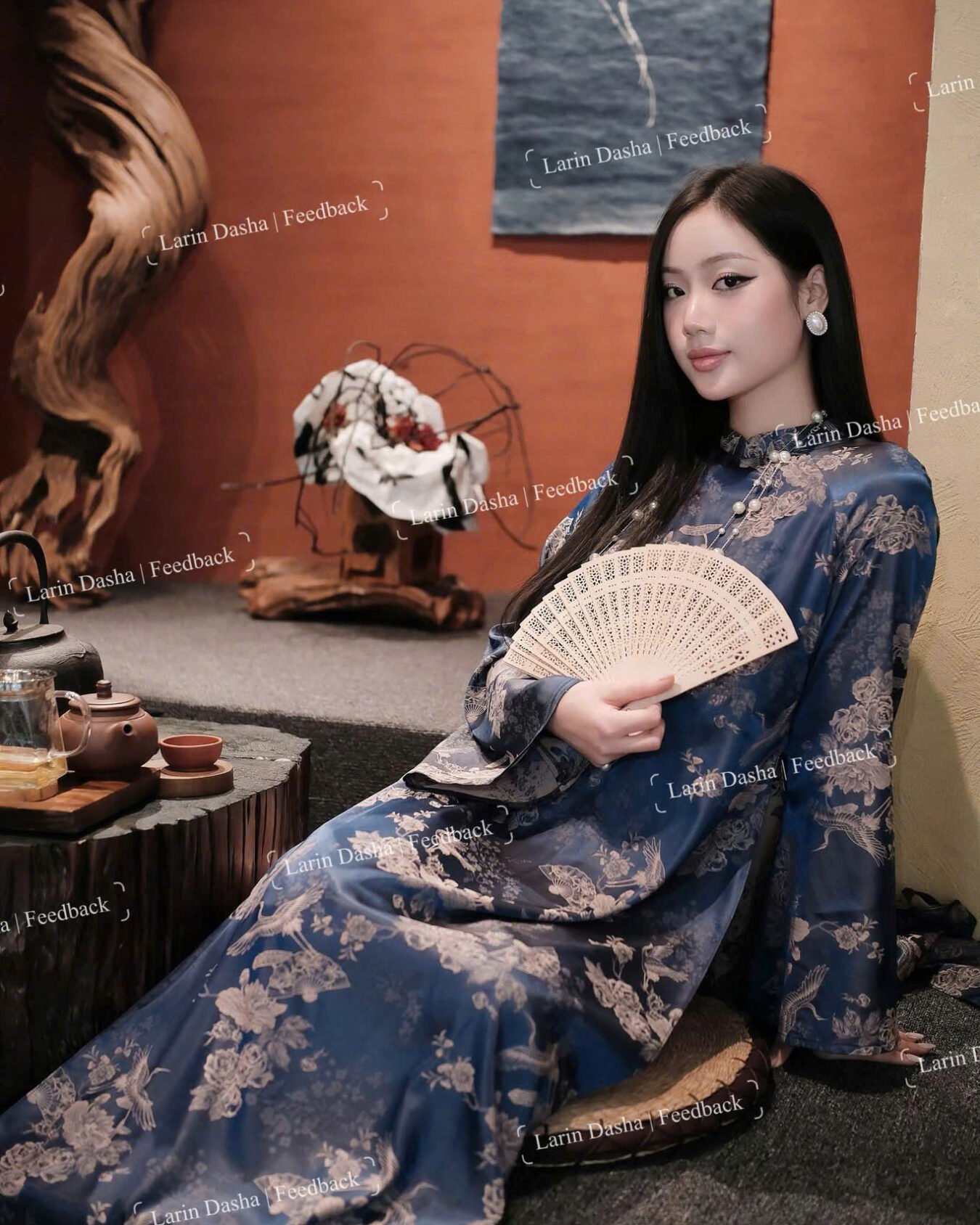 Cho Thuê Áo Dài Nữ Cổ Trụ Xanh Dương Lạc Vân