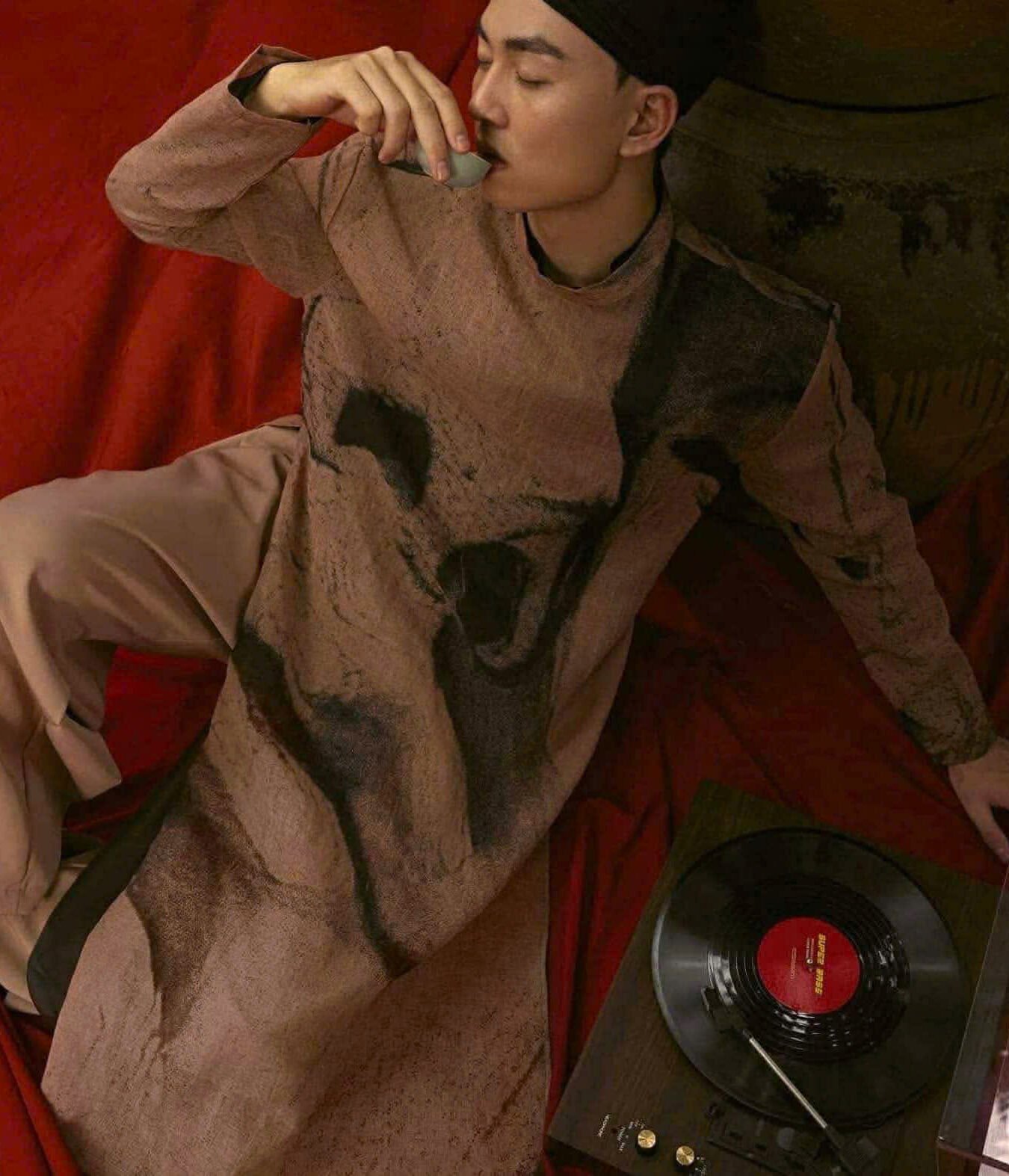 Cho Thuê Áo Dài Nam Nâu Đen Magnus Voan 2 Lớp L